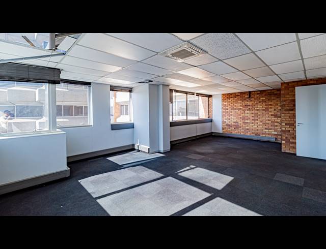 1,174M² OFFICE TO LET IN FERNDALE